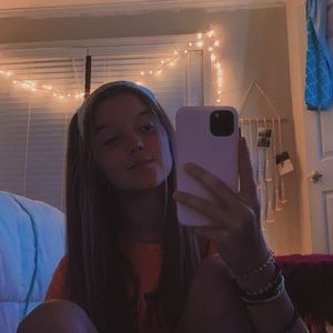 Meet your Posher, Chloe